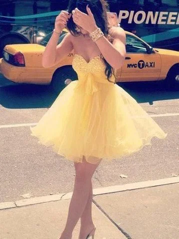 Adorable Daffodil Rhinestones Short Yellow Tulle Sweetheart Neckline Mini Length Prom Dresses     S3189