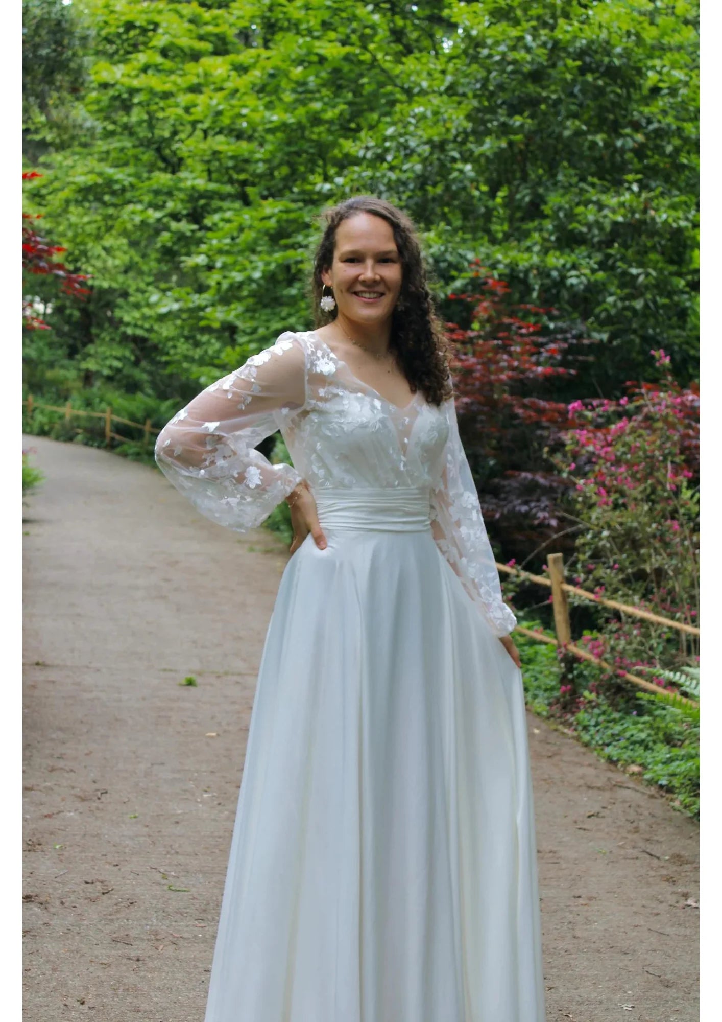 WHITE WEDDING DRESS WITH LACE TOP